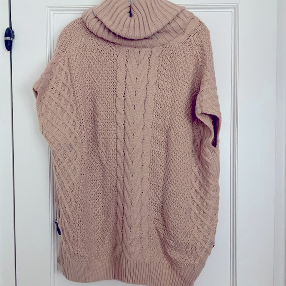 Saks Fifth Avenue cable knit oversized poncho vest  Size S - Picture 2 of 8